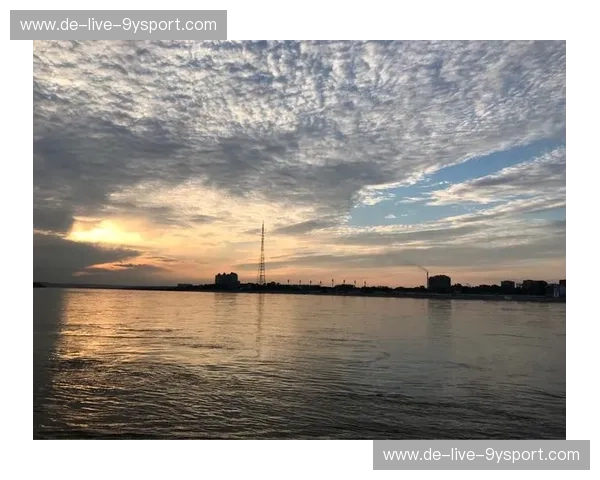 边境之城的钢铁意志：邓多克vs爱尔兰足坛群雄的恩怨情仇